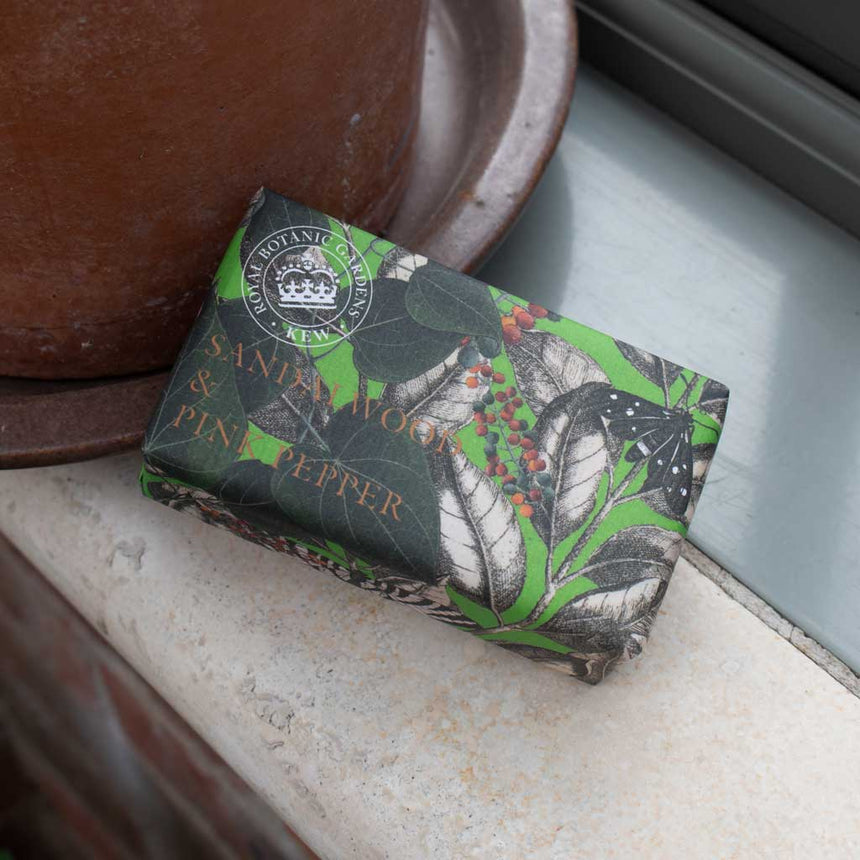 The English Soap Company Kew Gardens, Sandalwood And Pink Pepper Soap