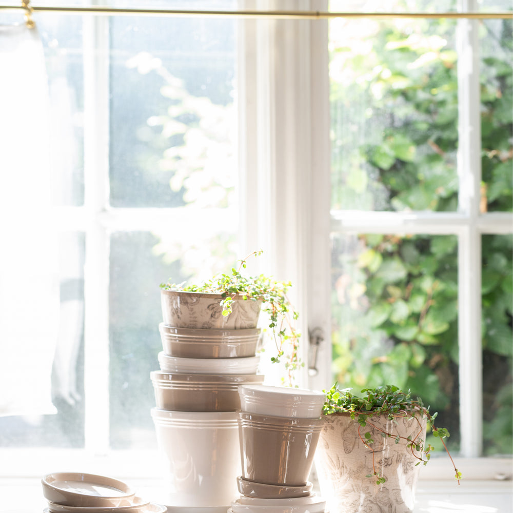 Wikholm Emelina Plant Pot & Saucer