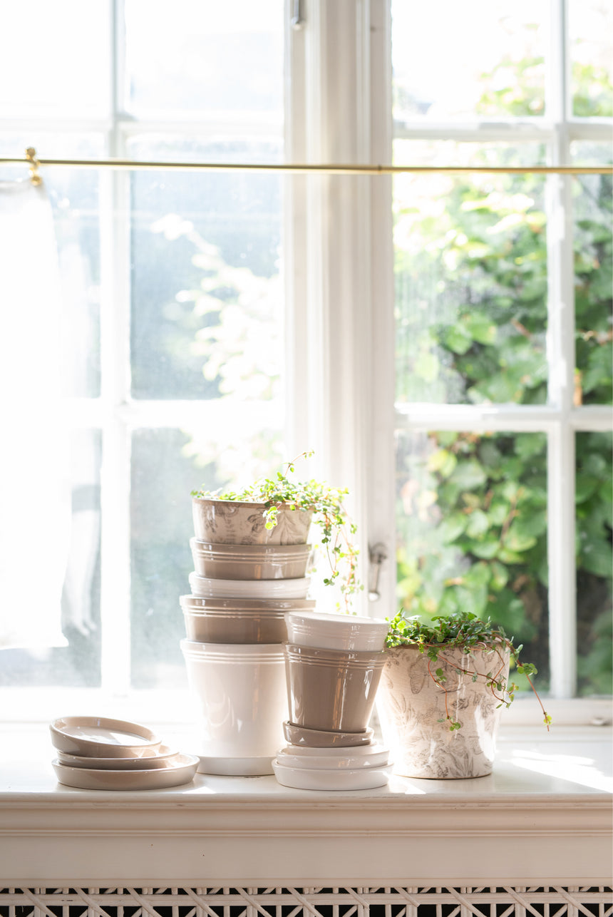 Wikholm Emelina Plant Pot & Saucer