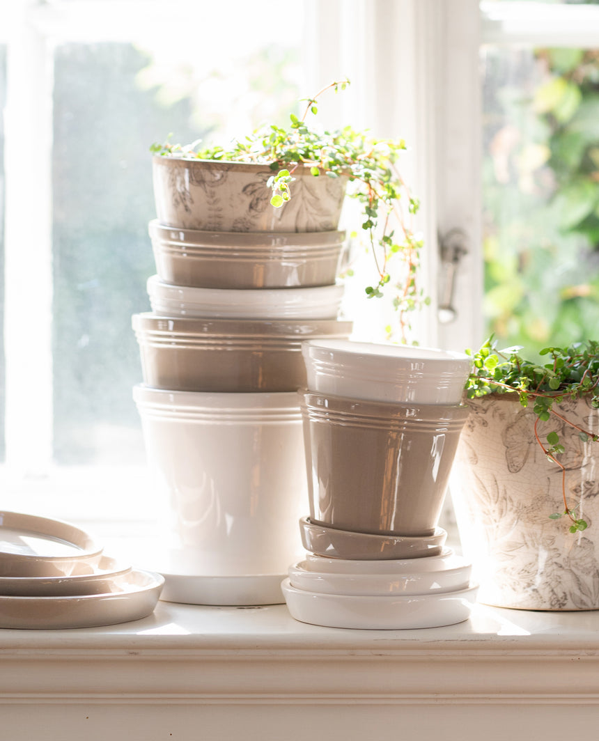 Wikholm Emelina Plant Pot & Saucer