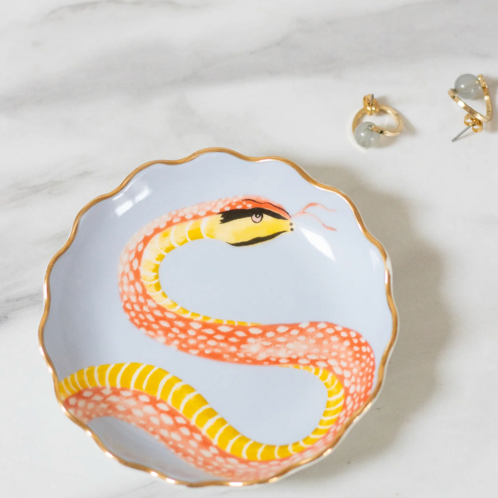 Yvonne Ellen Tea Tidy, Snake