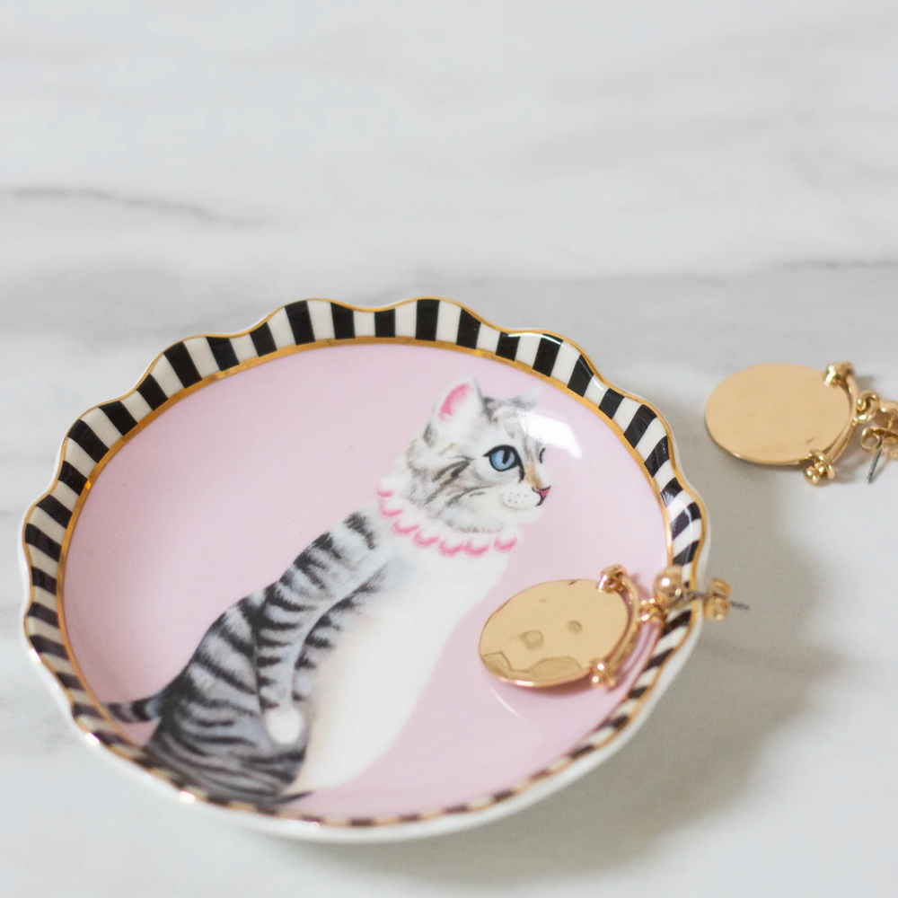Yvonne Ellen Tea Tidy, Pussy Cat