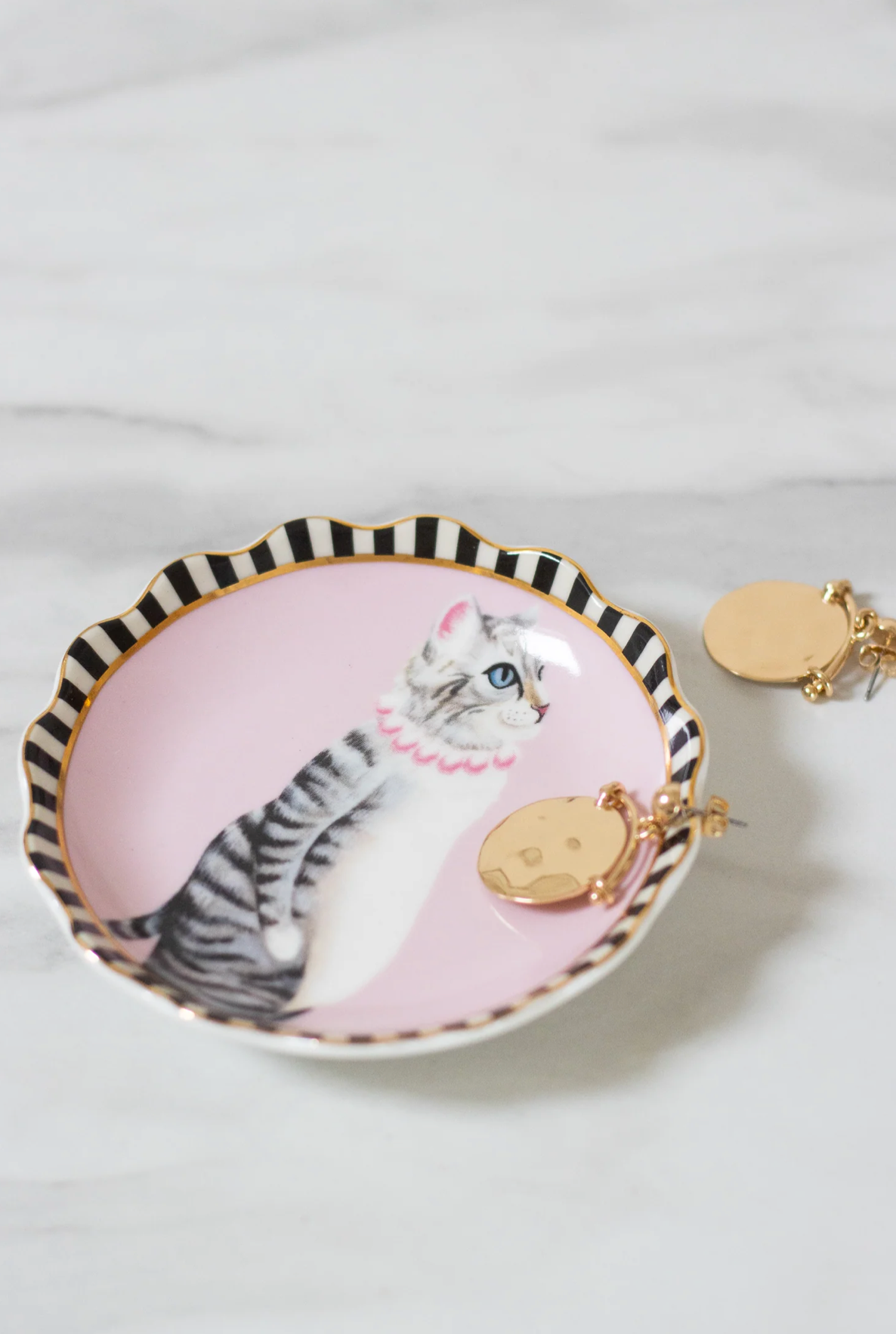 Yvonne Ellen Tea Tidy, Pussy Cat