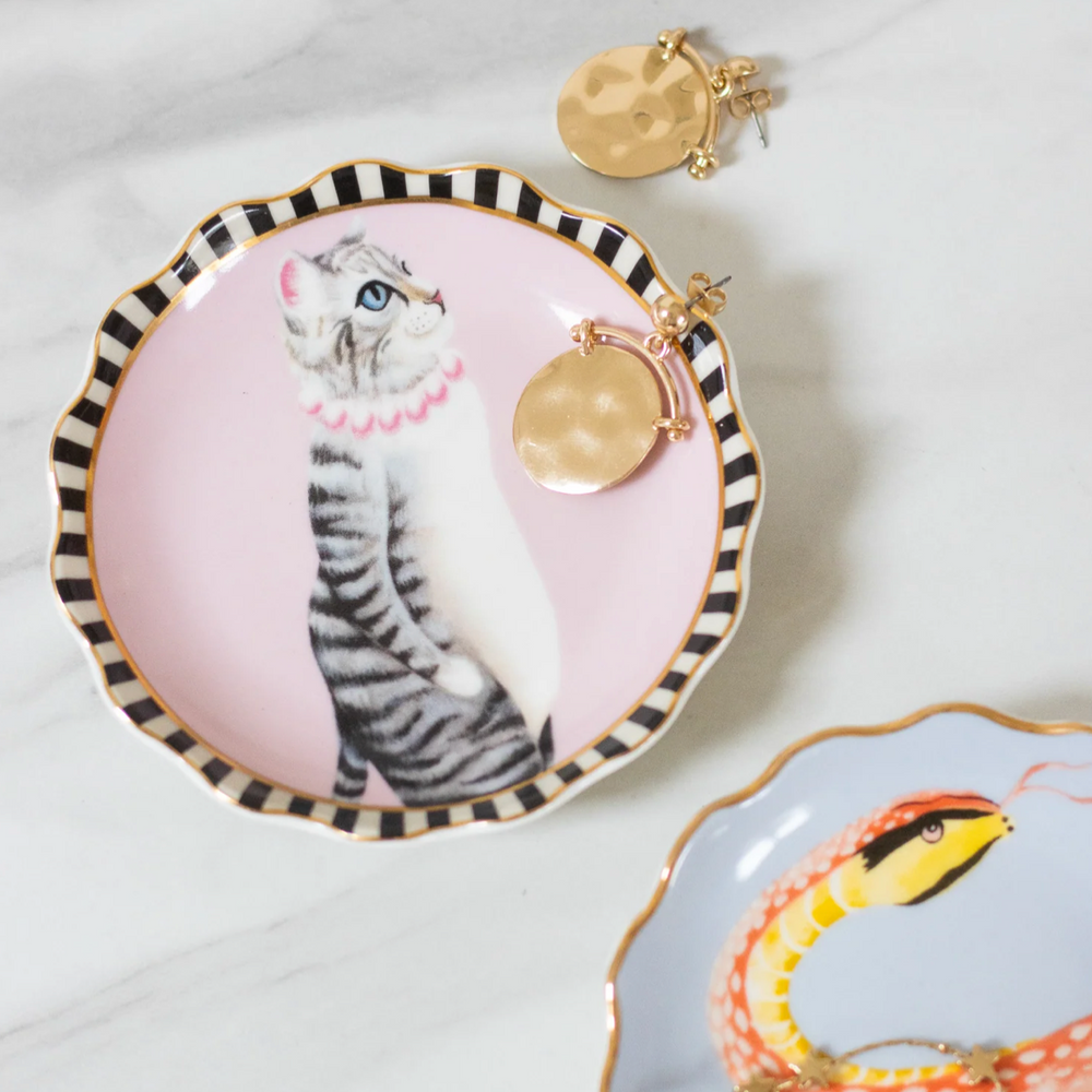 Yvonne Ellen Tea Tidy, Snake