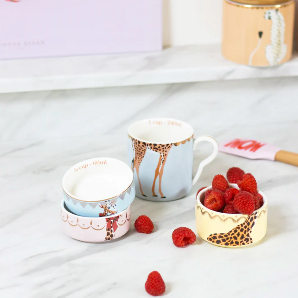 Yvonne Ellen Giraffe Stacking Measuring Cups Set