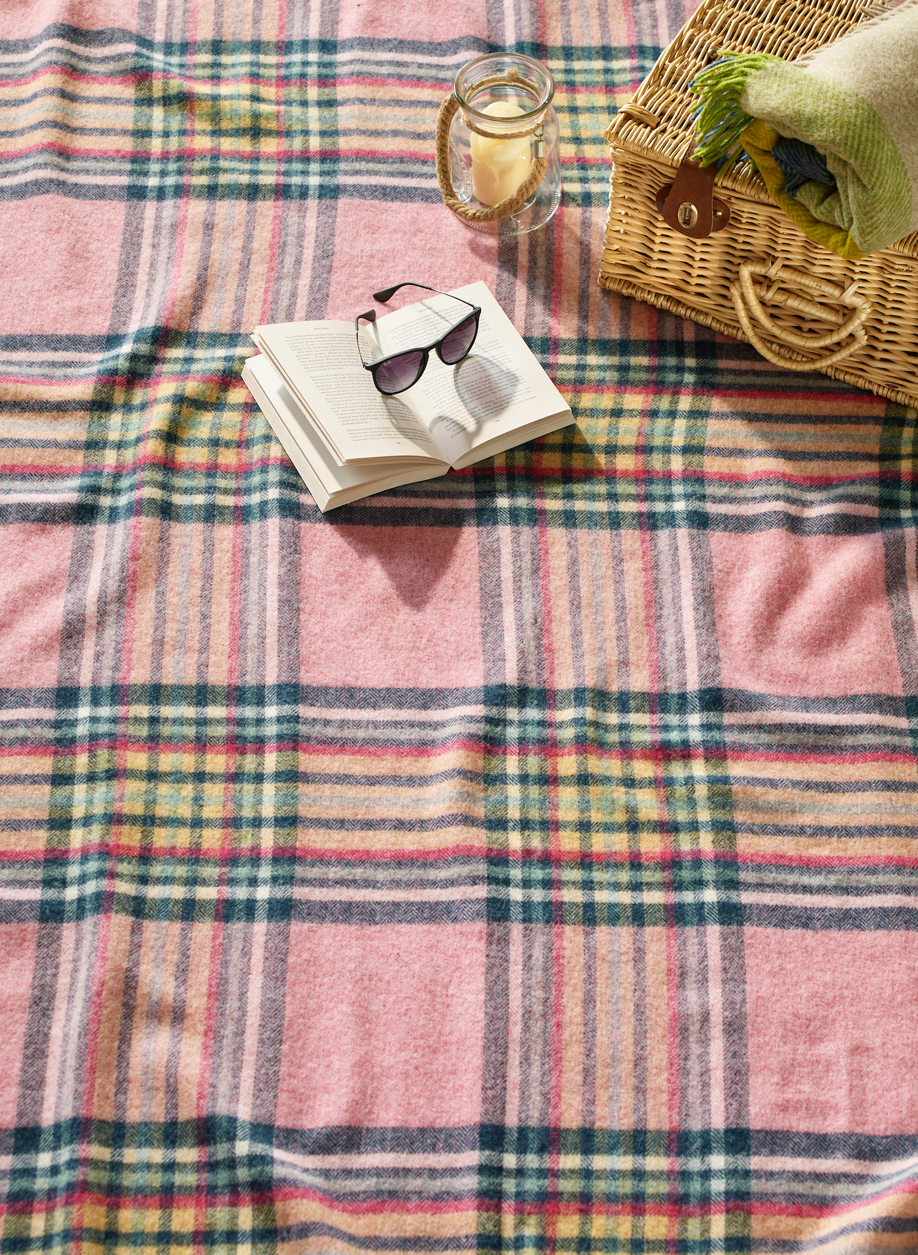 Bronte By Moon St Ives Shetland Wool Throw Blanket, Pink