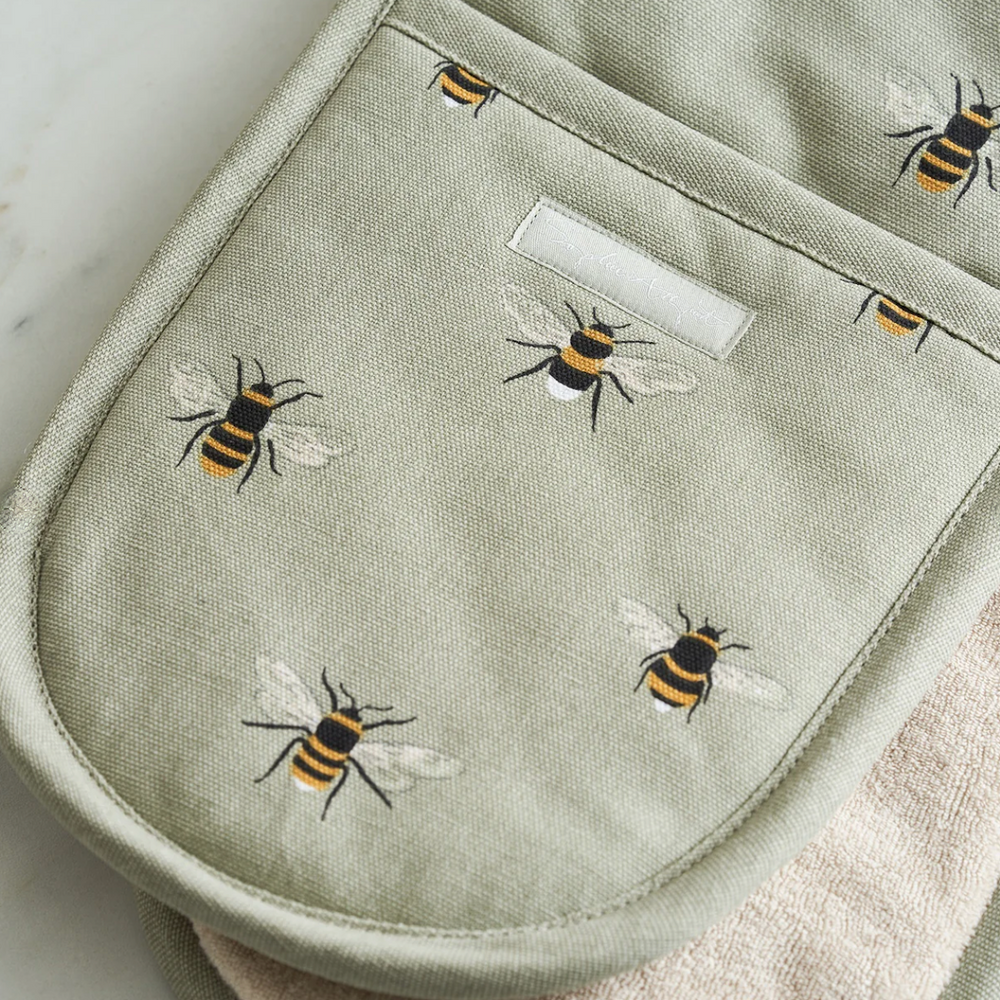 Sophie Allport Double Oven Glove Bees, Pale Sage