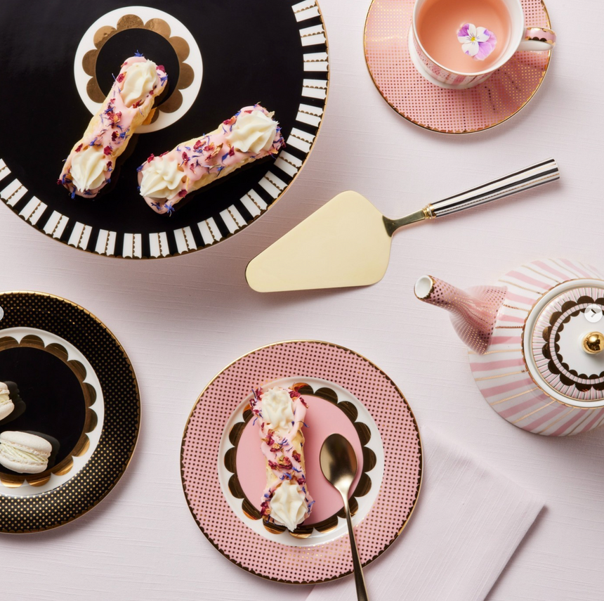 Maxwell & Williams Teas & C's Regency Cake Server, Black