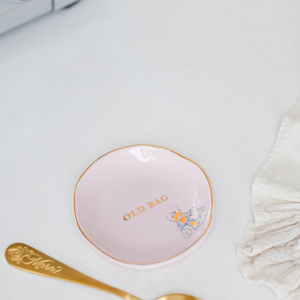 Yvonne Ellen Tea Tidy, Bee