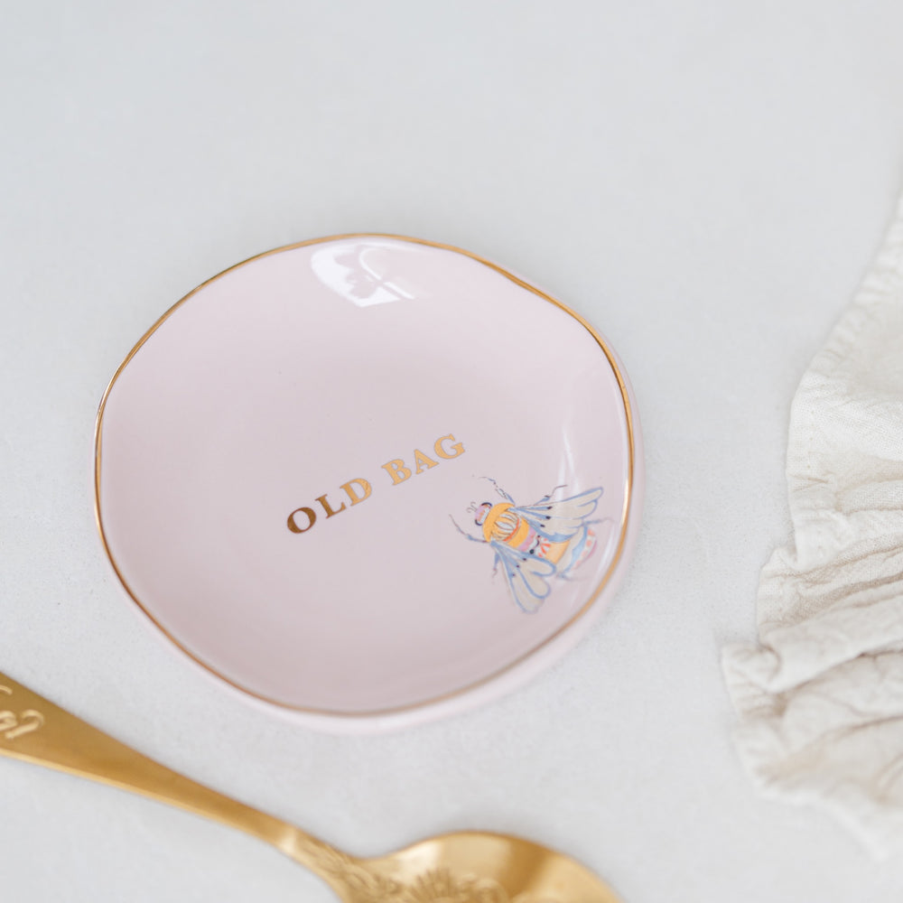 Yvonne Ellen Tea Tidy, Bee