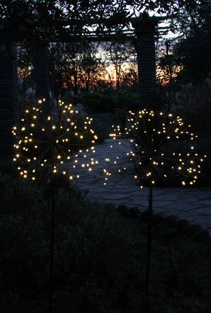 Solar Powered LED Dandelion Light, Dark Brown