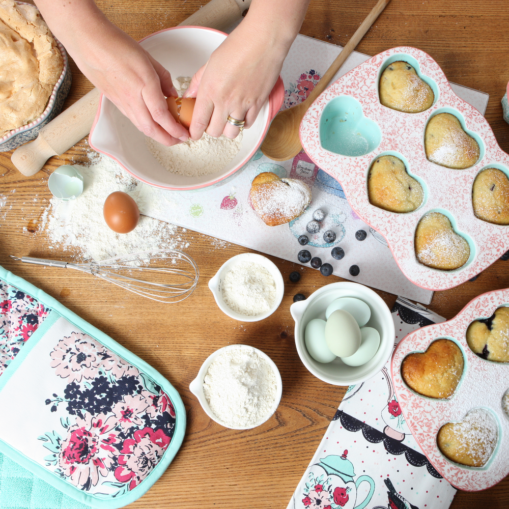 Ashley Thomas Double Oven Gloves