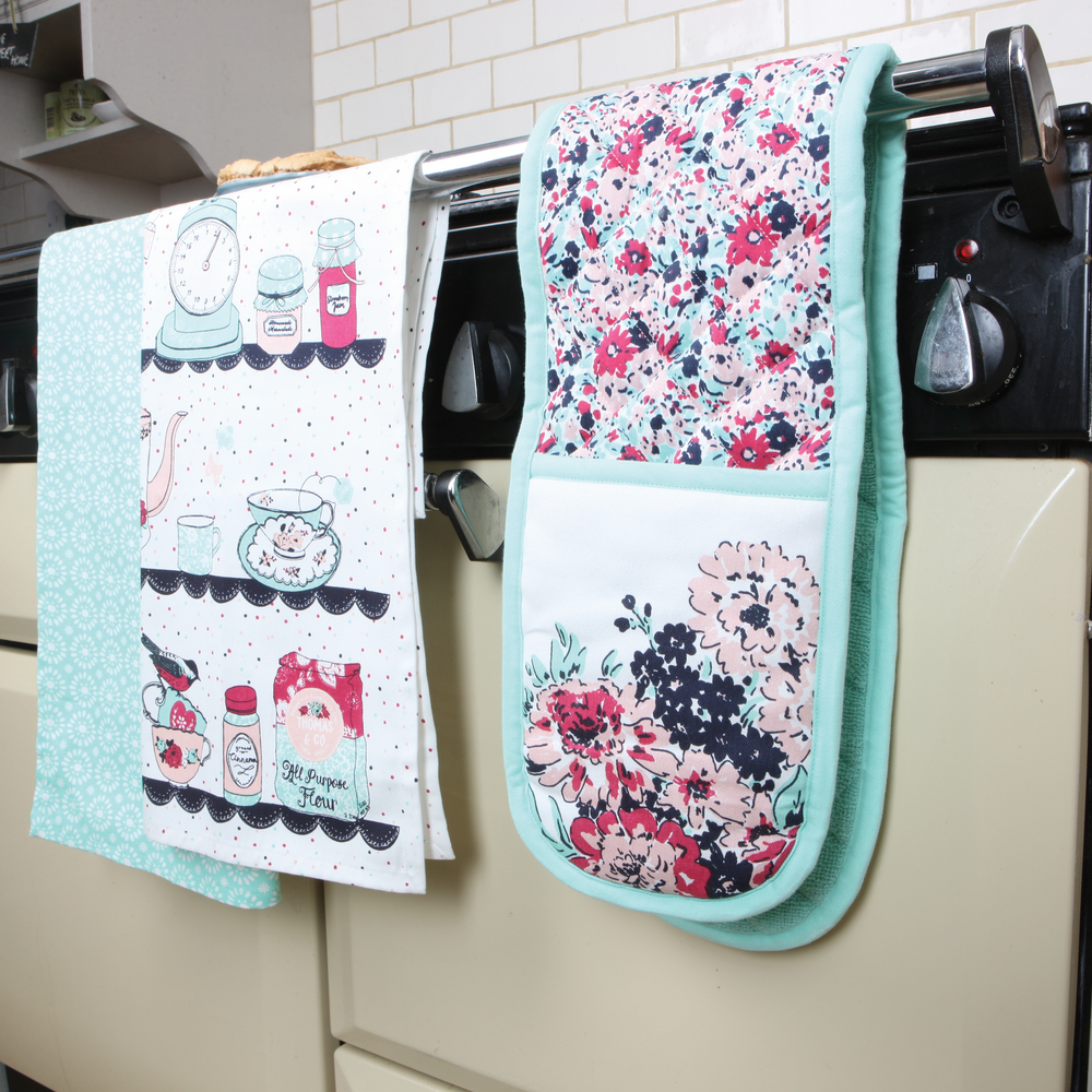 Ashley Thomas Double Oven Gloves