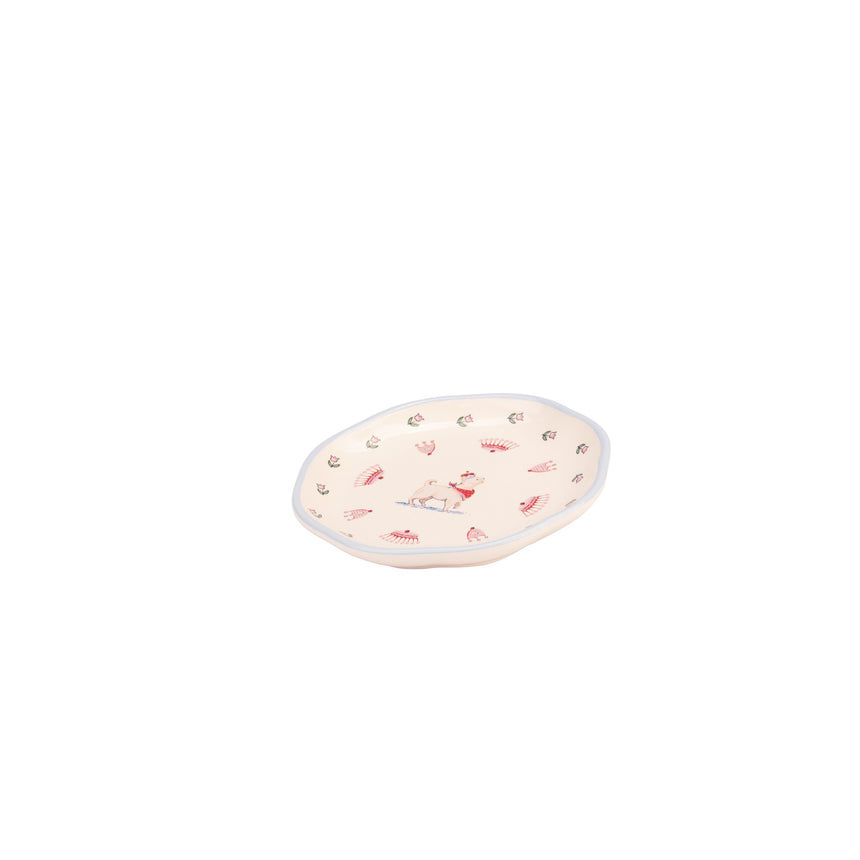 Round pitea tidy with floral patterns on a white background