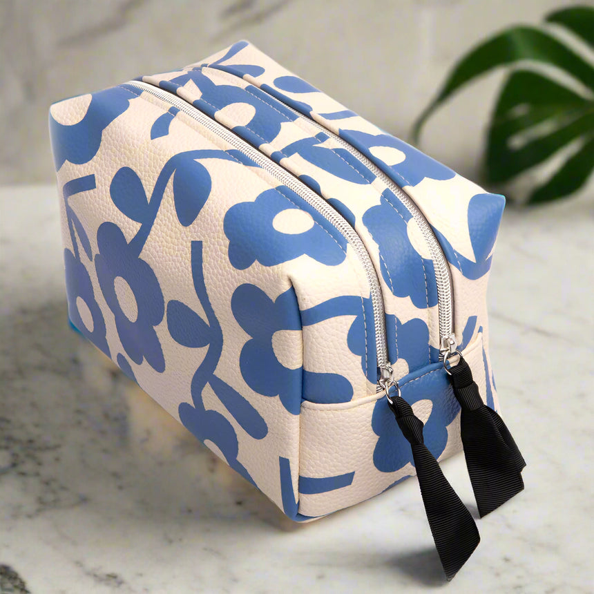 Caroline Gardner Large Wash Bag,