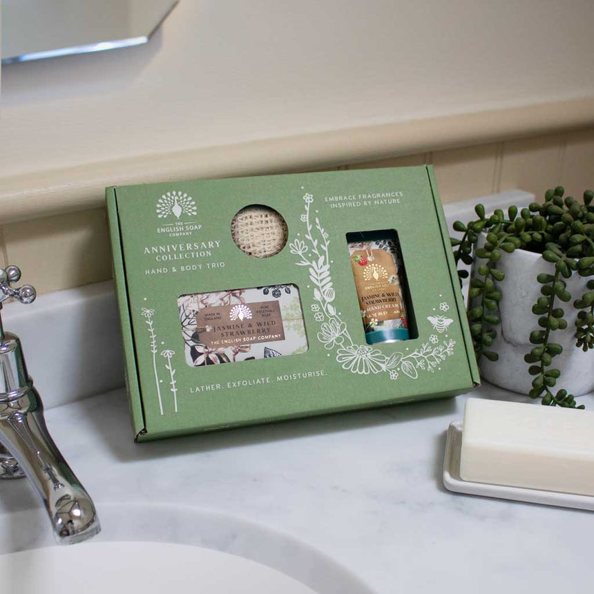 The English Soap Company Anniversary, Jasmine & Wild Strawberry Soap & Hand Cream Gift Set