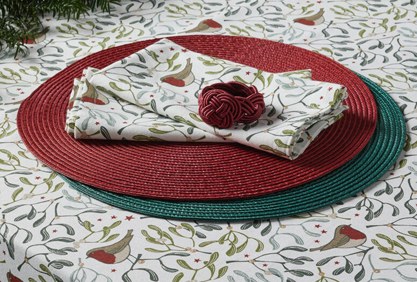 Walton & Co Robin & Mistletoe Tablecloth