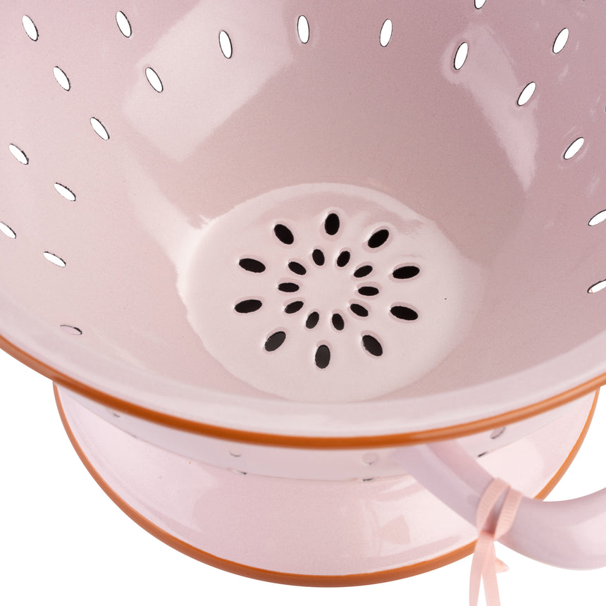 Yvonne Ellen Enamel Colander,  More Spaghetti