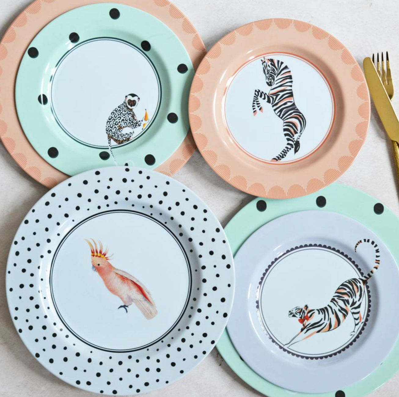 Yvonne Ellen Melamine Picnic Dinner Plates, Exotic Animals  ( Set Of 4 )