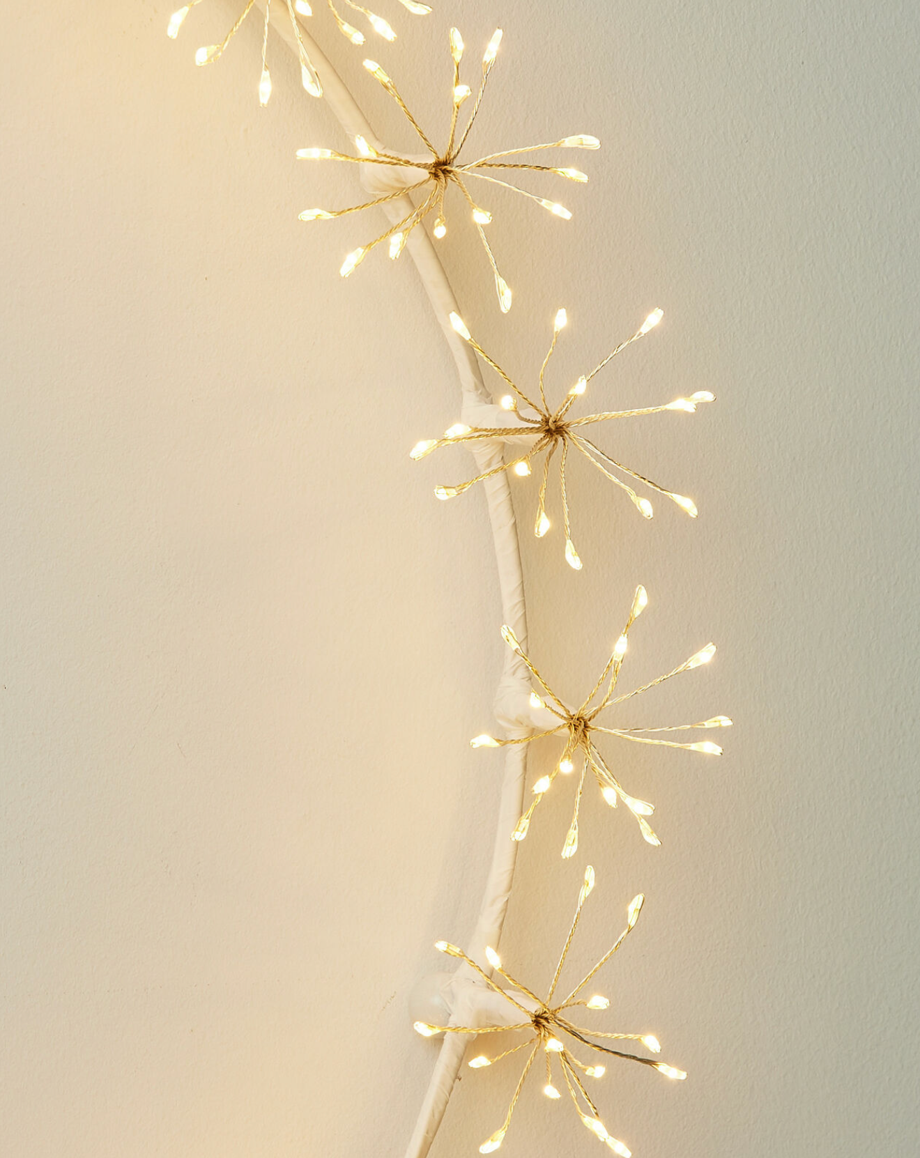 Starburst LED Wreath White