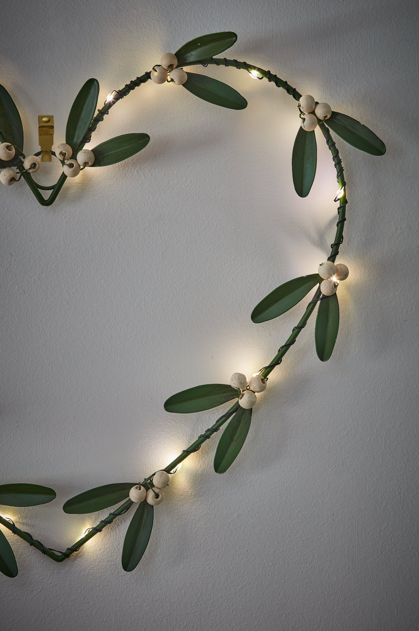 Handmade LED Mistletoe Heart-Shaped Wreath